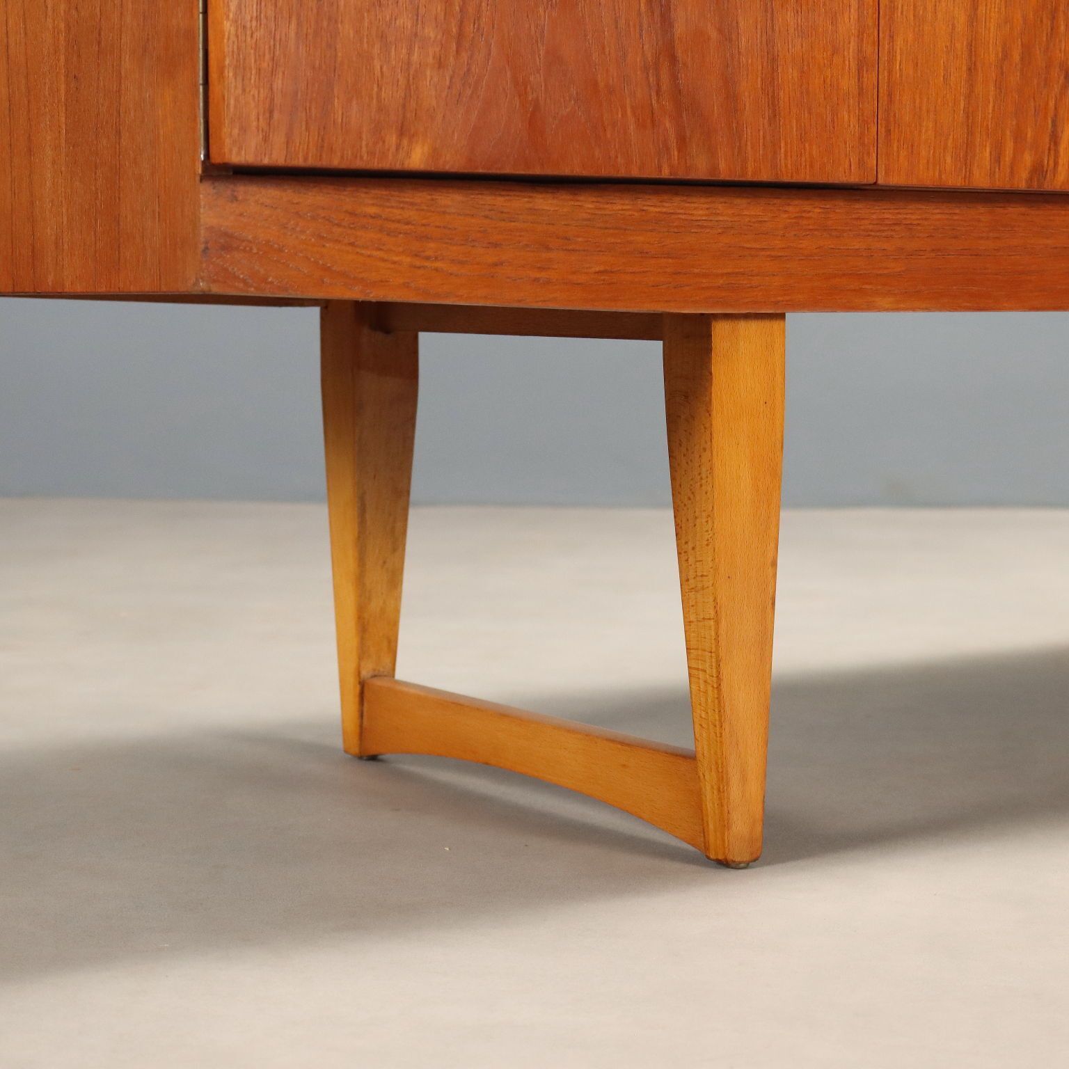 photo vintage Sideboard Inglese Con Vano Bar