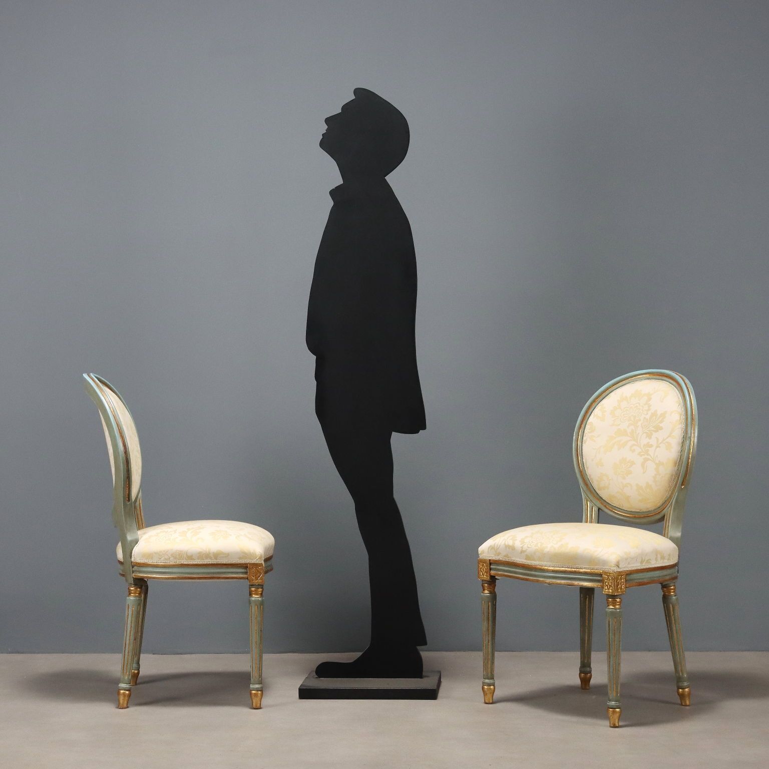 Chaises de style néoclassique en bois laqué, Italie, XXe siècle photo furniture