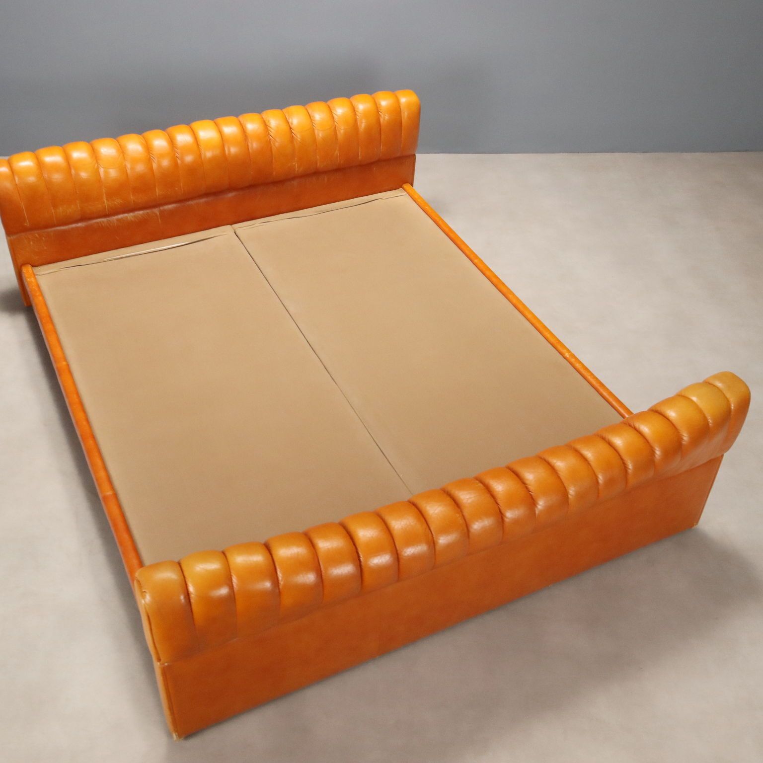 photo furniture Letto Luigi Massoni Per Poltrona Frau