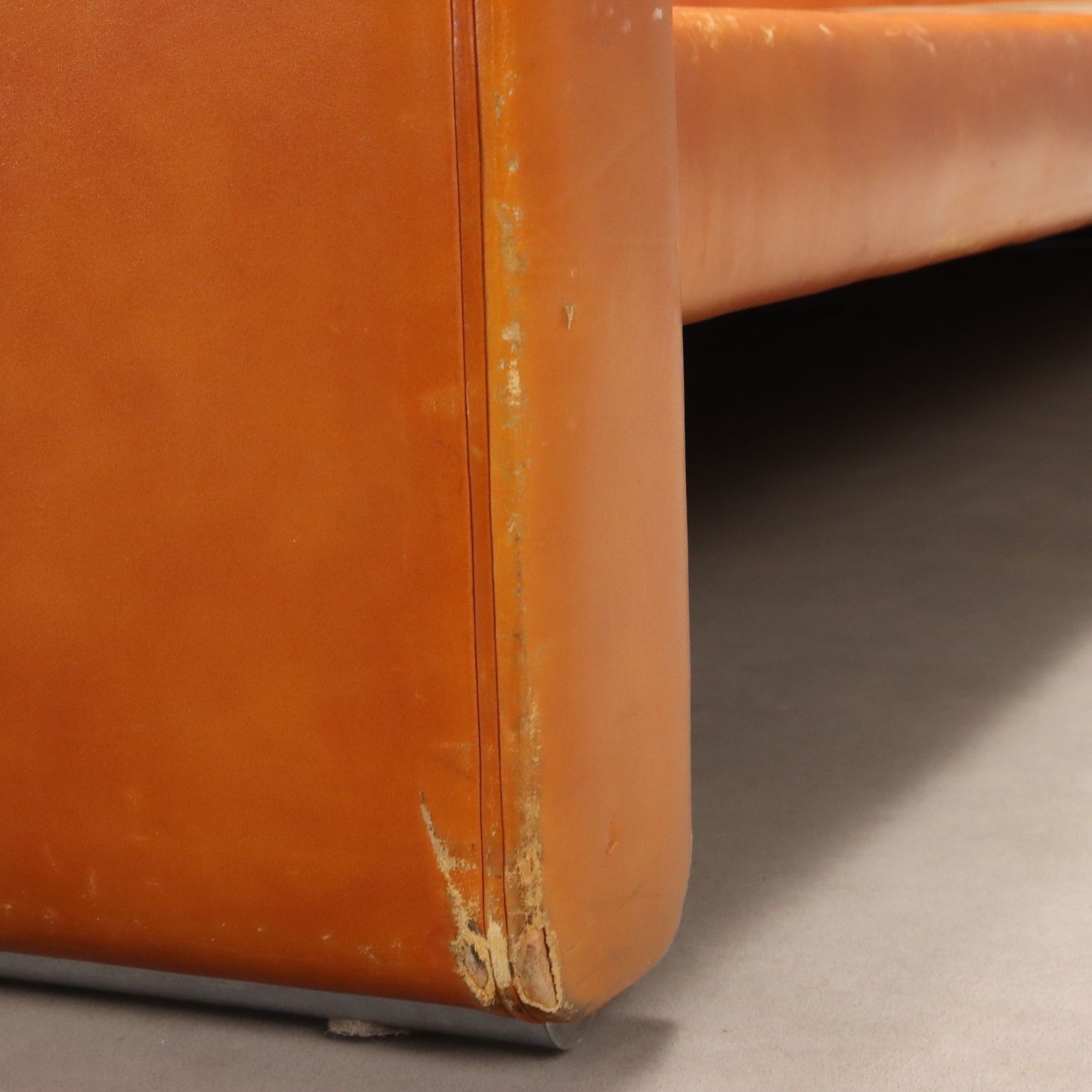 Furniture Letto Luigi Massoni Per Poltrona Frau photo