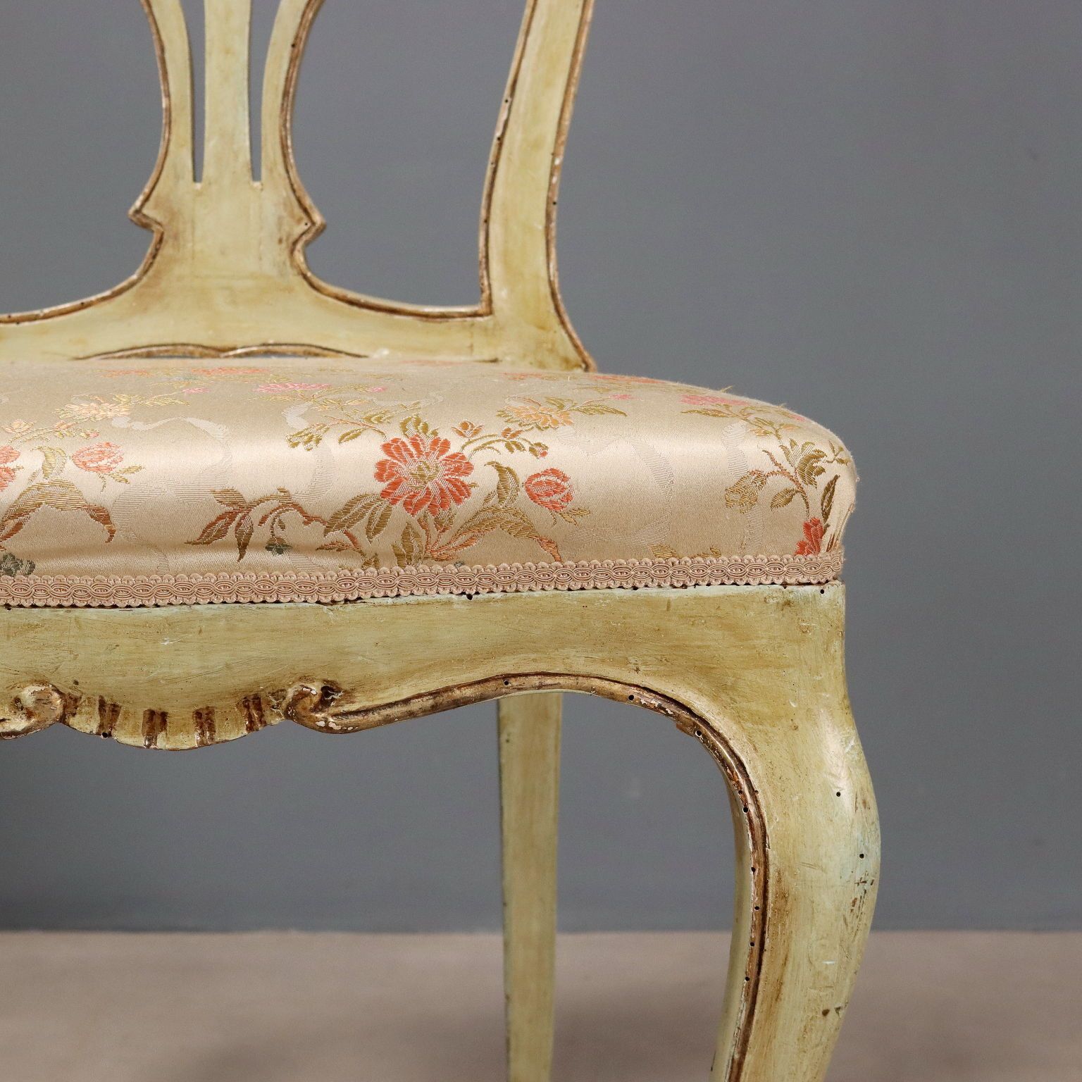Chaises de style baroque en bois laqué, XIXe siècle photo vinterior