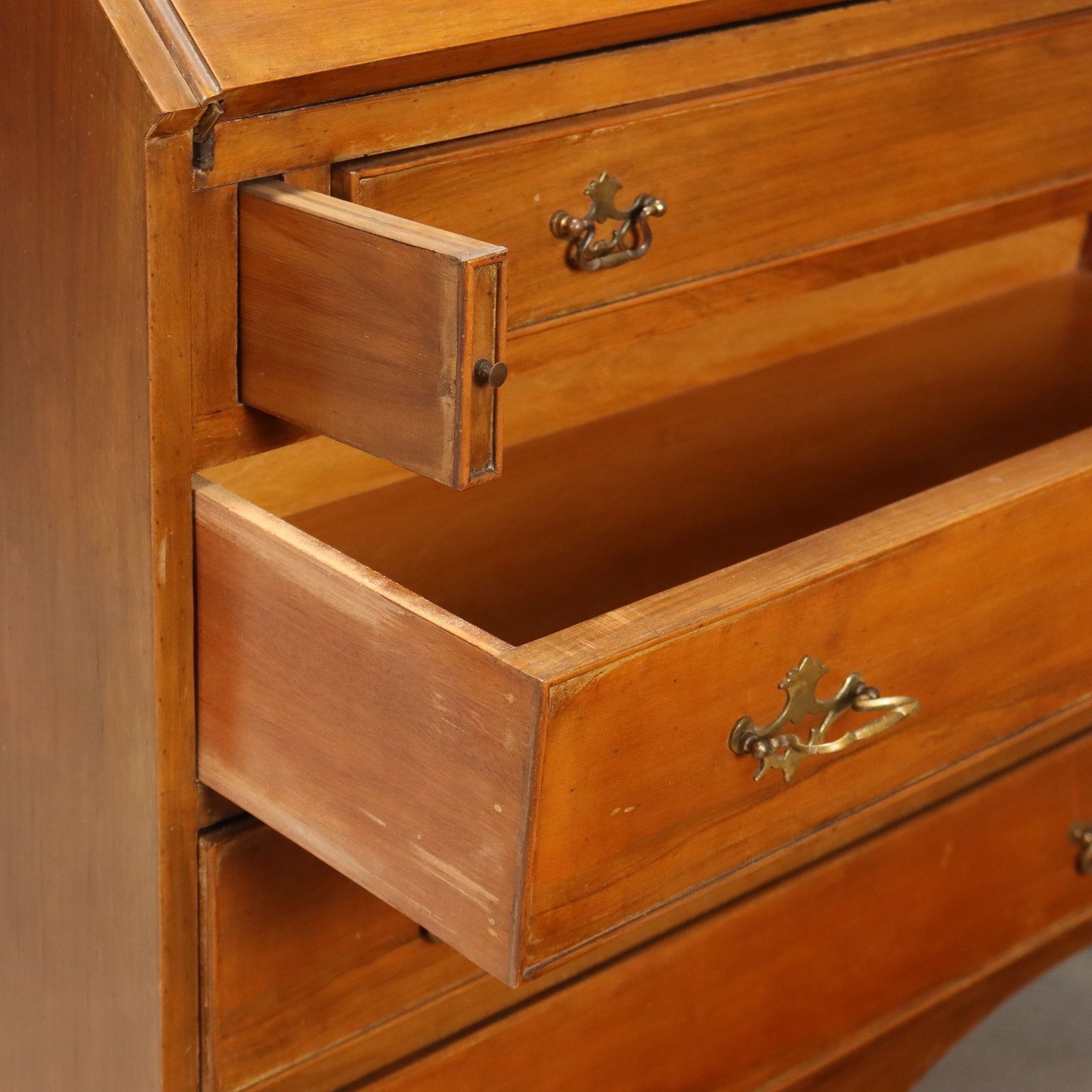 Cabinet à abattant d'époque, placage d'acajou, Italie, début du XXe siècle photo vinterior