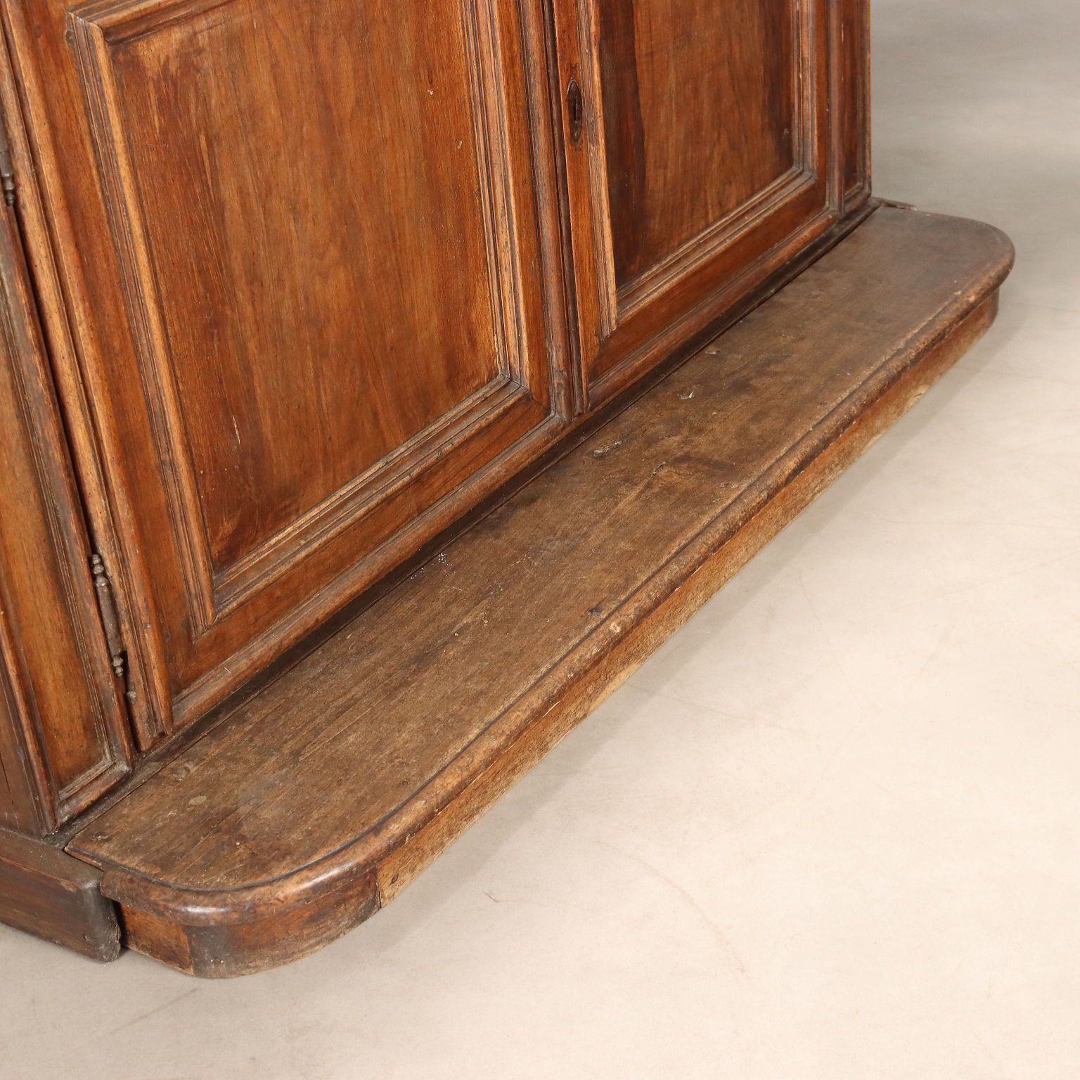 photo vinterior Armoire d'époque en sapin, peuplier et noyer, Italie, XVIIIe siècle