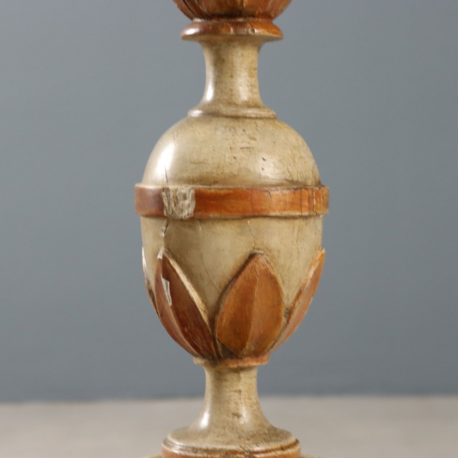 Candélabre d'époque en bois sculpté et laqué, abat-jour en tissu, XIXe siècle photo Luminaires