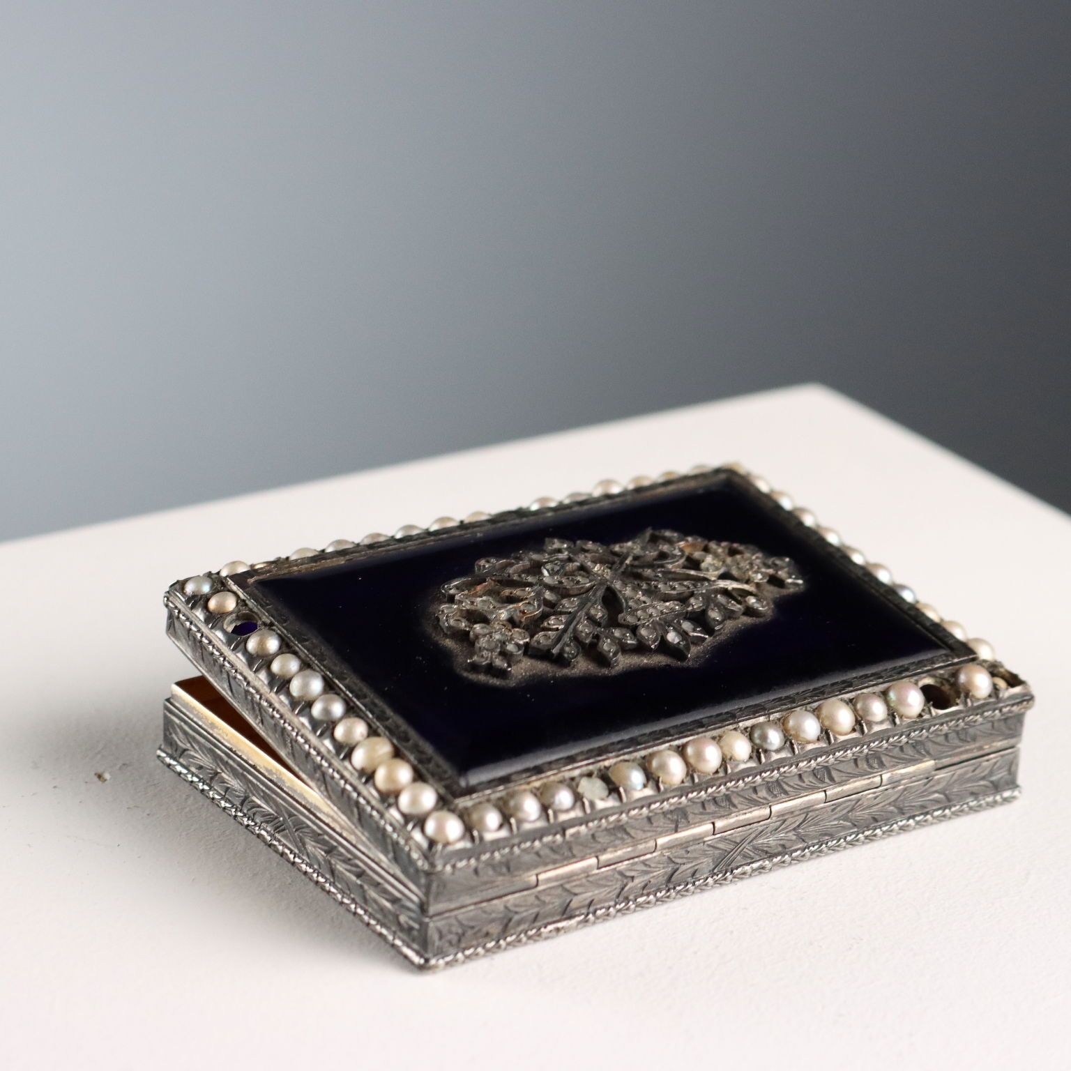photo furniture Antique Snuffbox Silver Glass Beads Italy Early XX Century