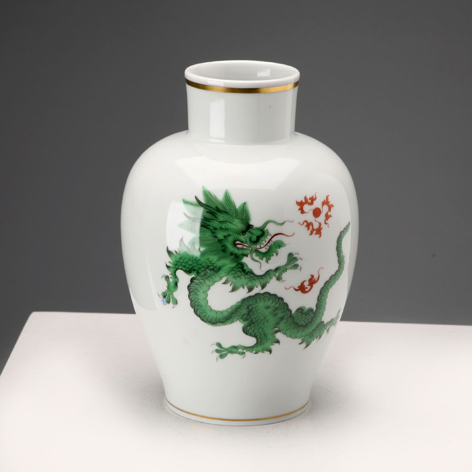 Vase d'époque Meissen en porcelaine de style asiatique, Allemagne, XXe siècle