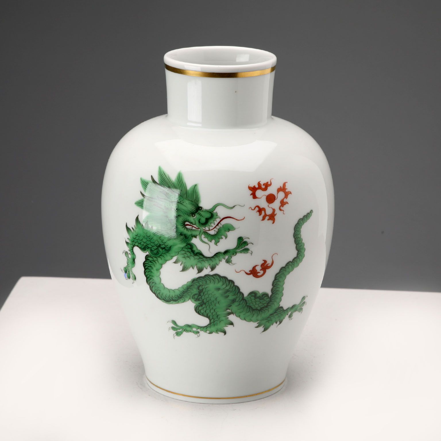 Vase d'époque Meissen en porcelaine de style asiatique, Allemagne, XXe siècle photo Décoration