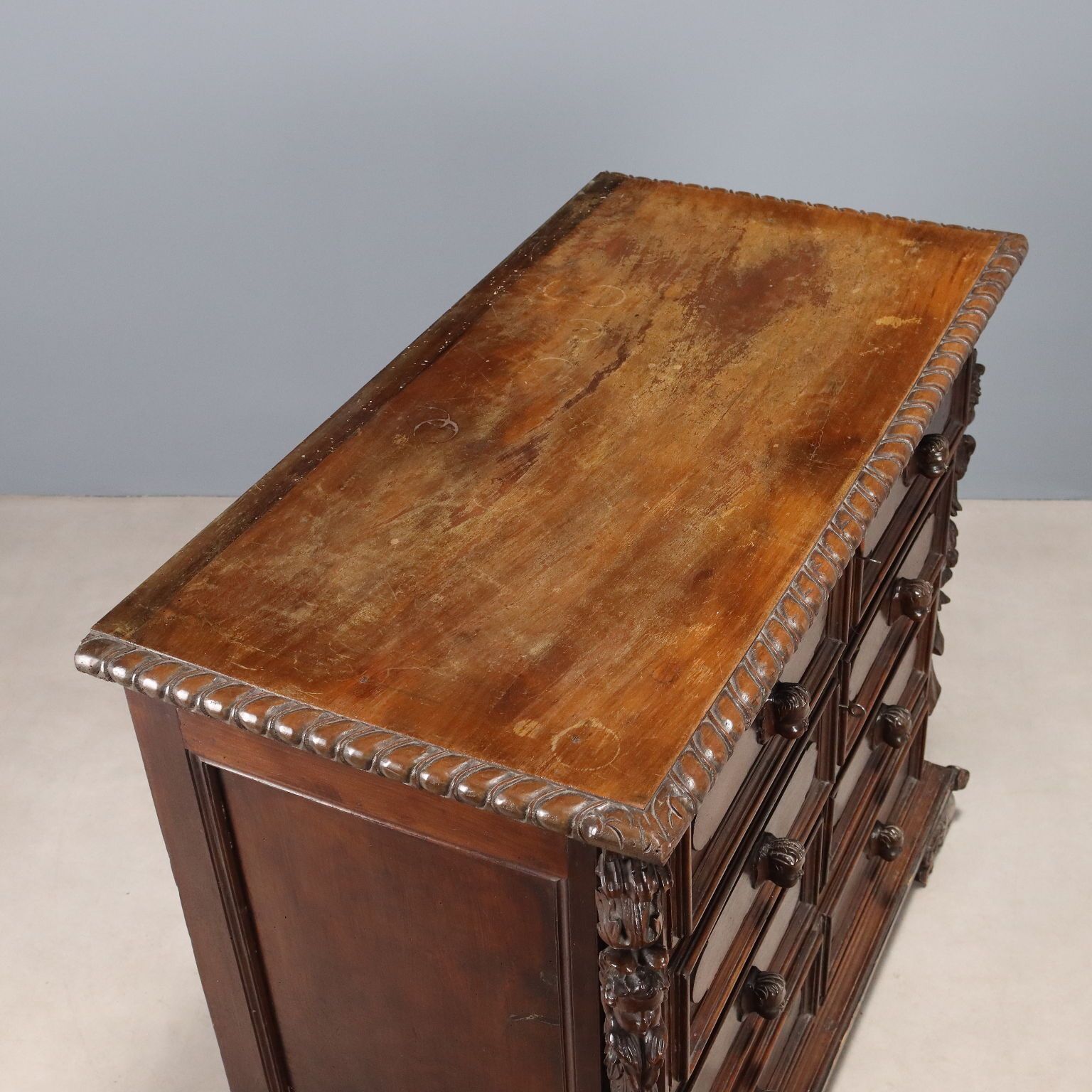 photo furniture Antieke Barokke Ladekast Walnoot Populier XVIII Eeuw