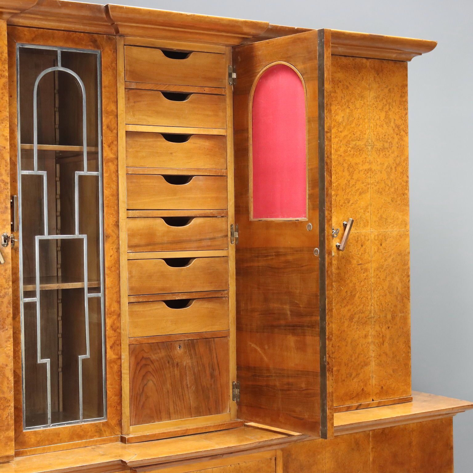 Art Deco kast wortelfineer esdoorn XX eeuw photo buy