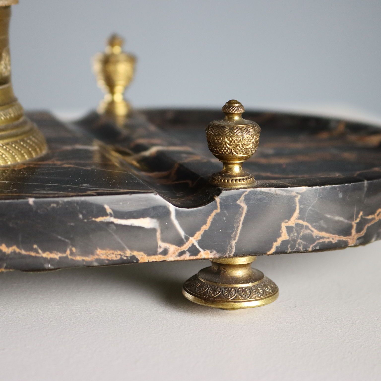 Antiek inktstel, marmer, verguld brons, Europa, 19e-20e eeuw photo Woonaccessoires