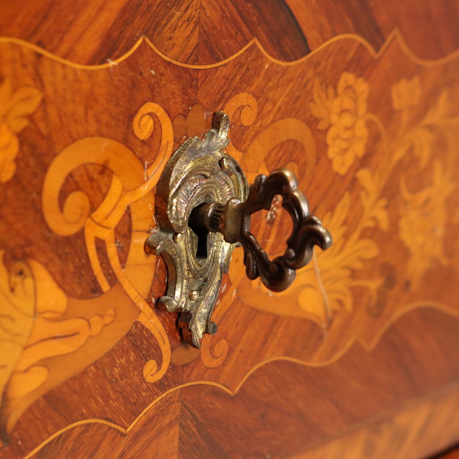 photo furniture Cabinet d'époque Napoléon III en bois de violette, XIXe siècle