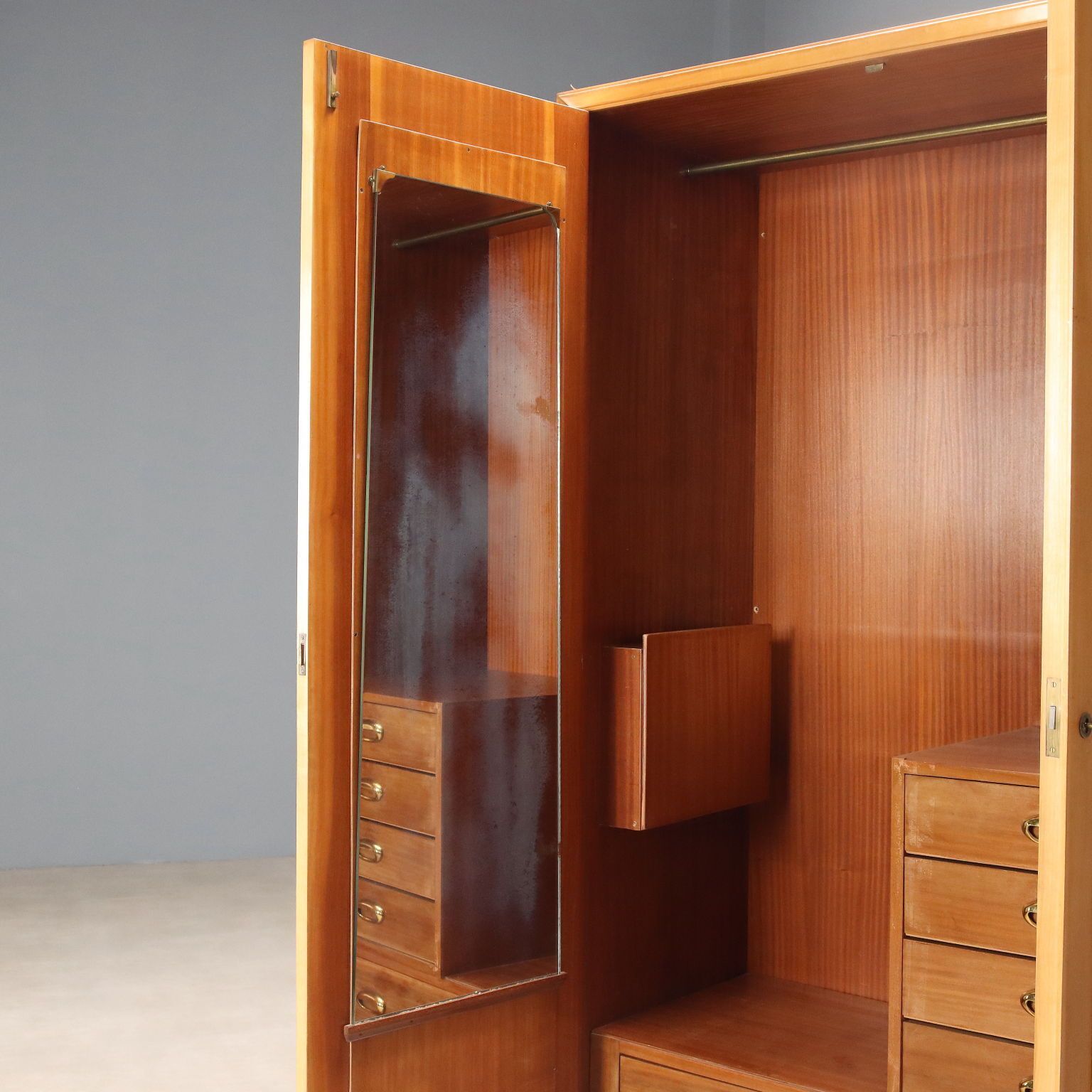Vintage Wardrobe Maple Veneer Design Italy 1950s photo 600.0