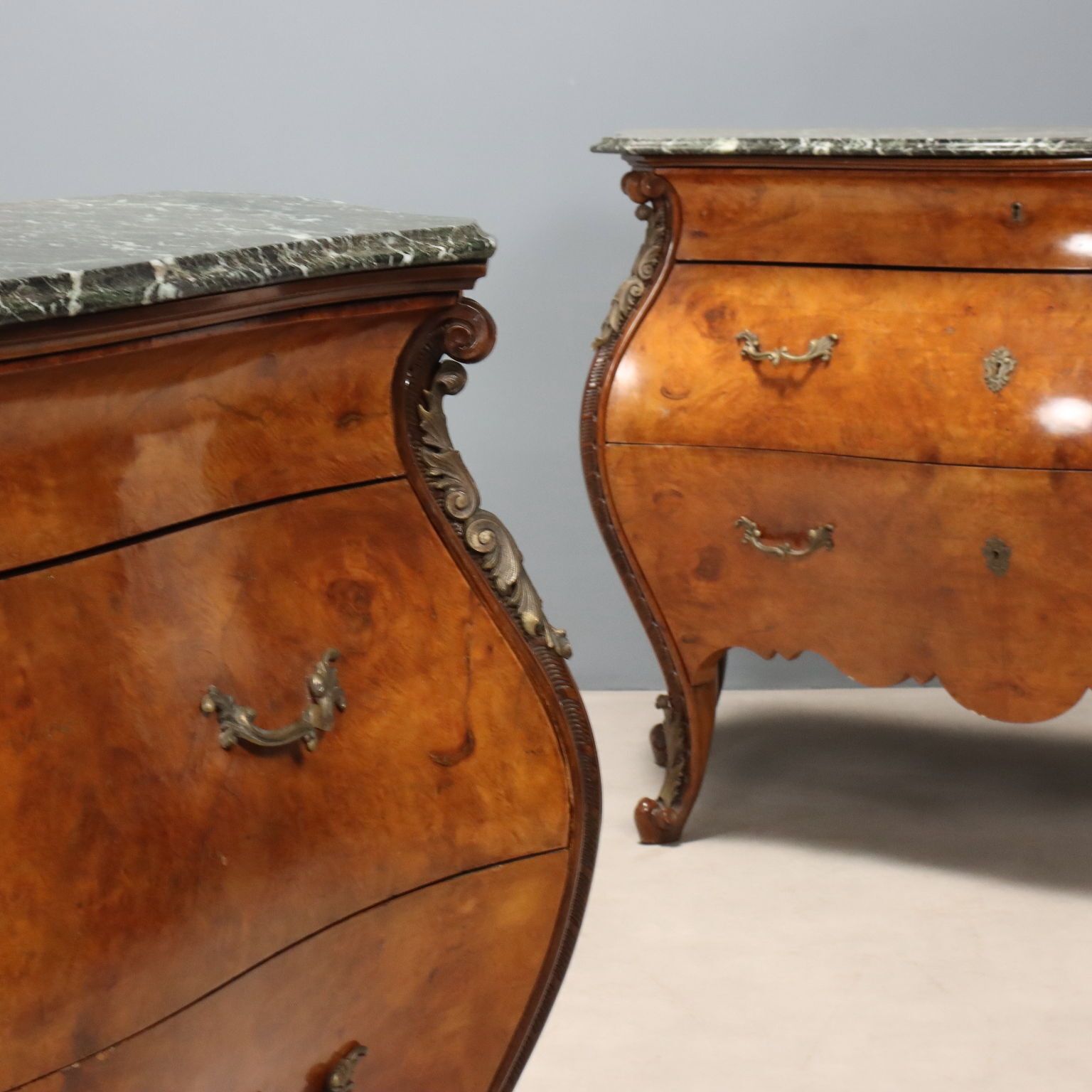 Commodes de style baroque en noyer, XIXe siècle photo Mobilier