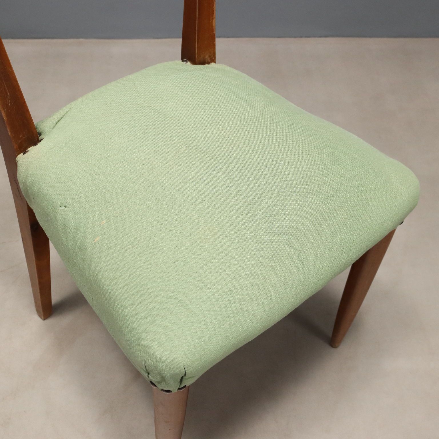 Vintage stoelen, gelakt beukenhout, stof, Italiaans design, jaren 1940-50 photo buy