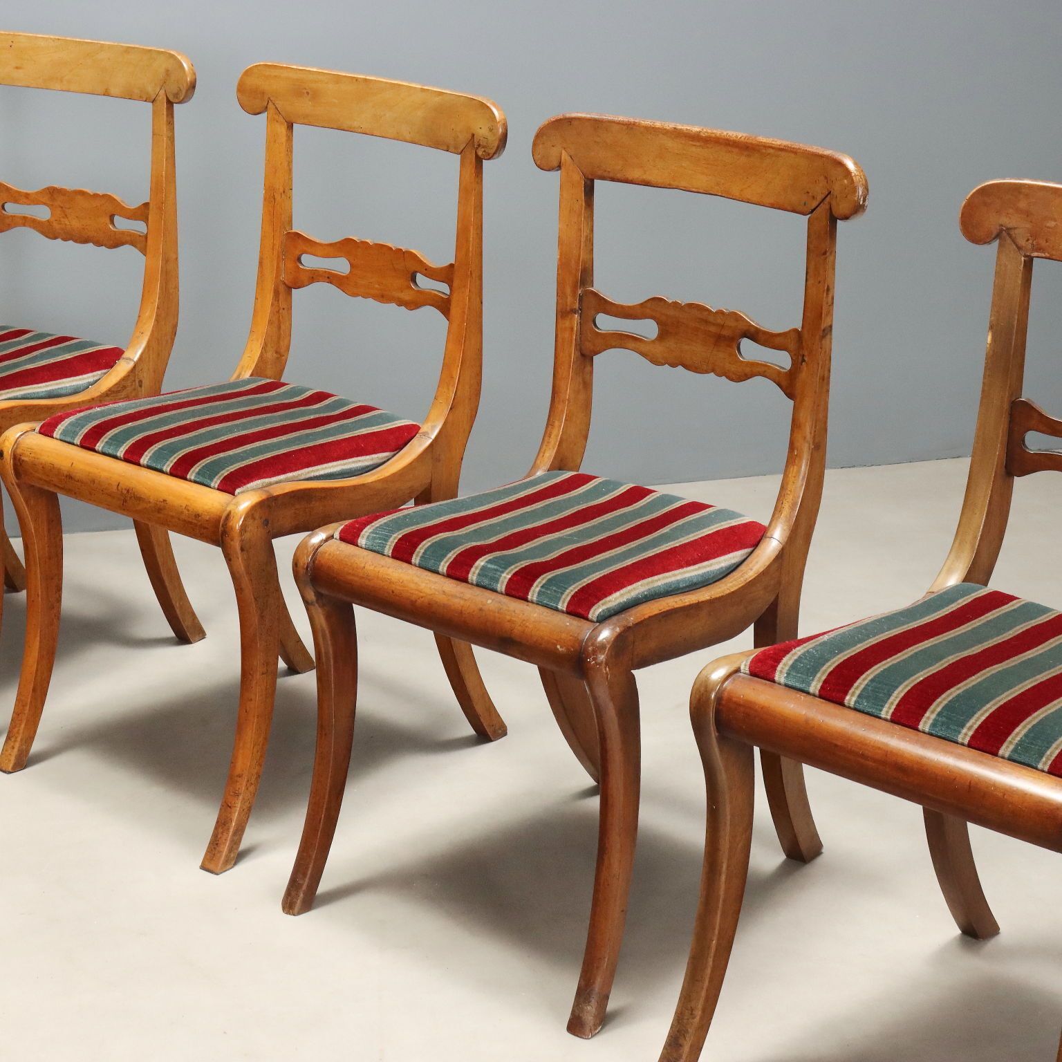 Chaises d'époque en noyer, garniture tissu, Italie, milieu du XIXe siècle photo for sale