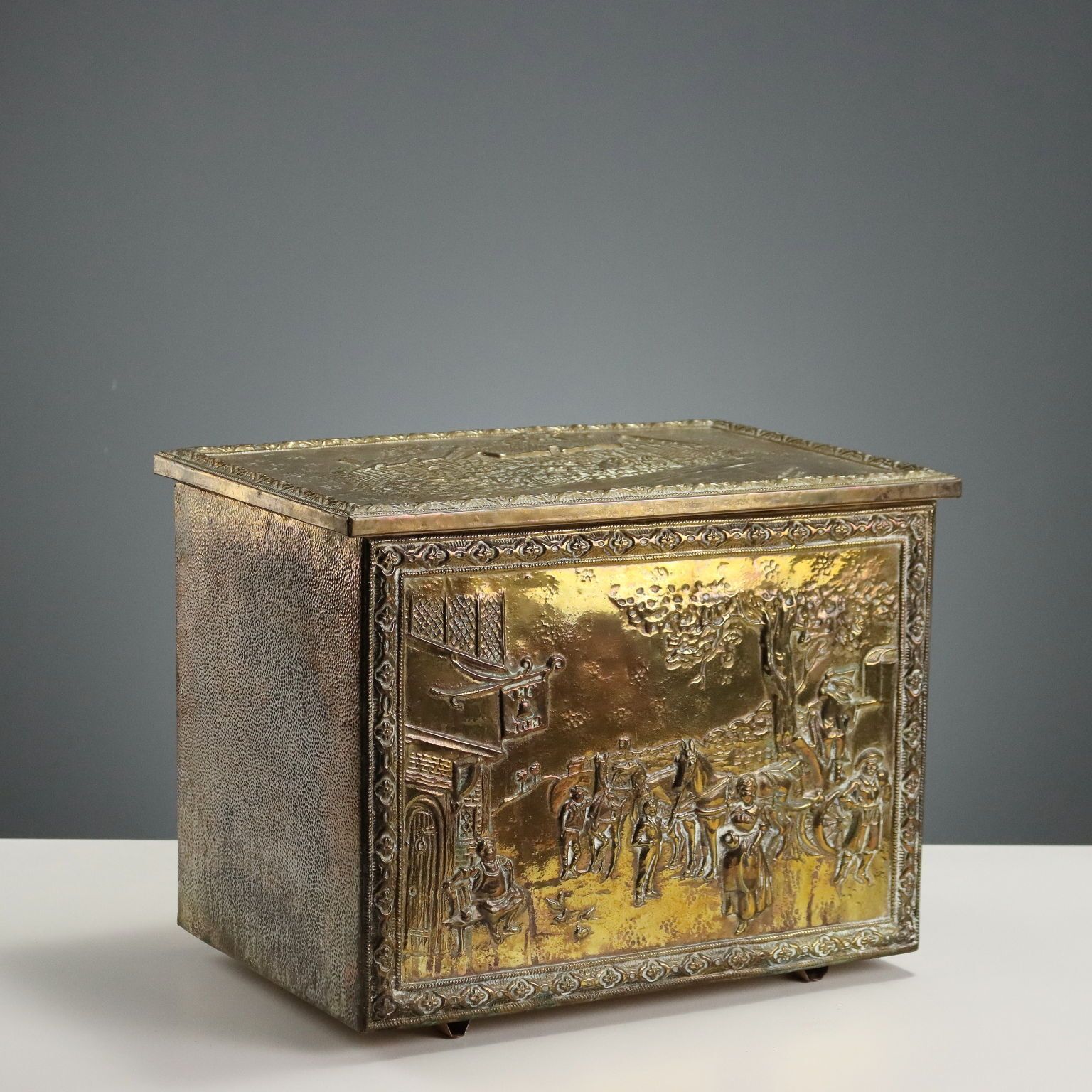 Coffre d'époque en métal, Royaume-Uni, XXe siècle