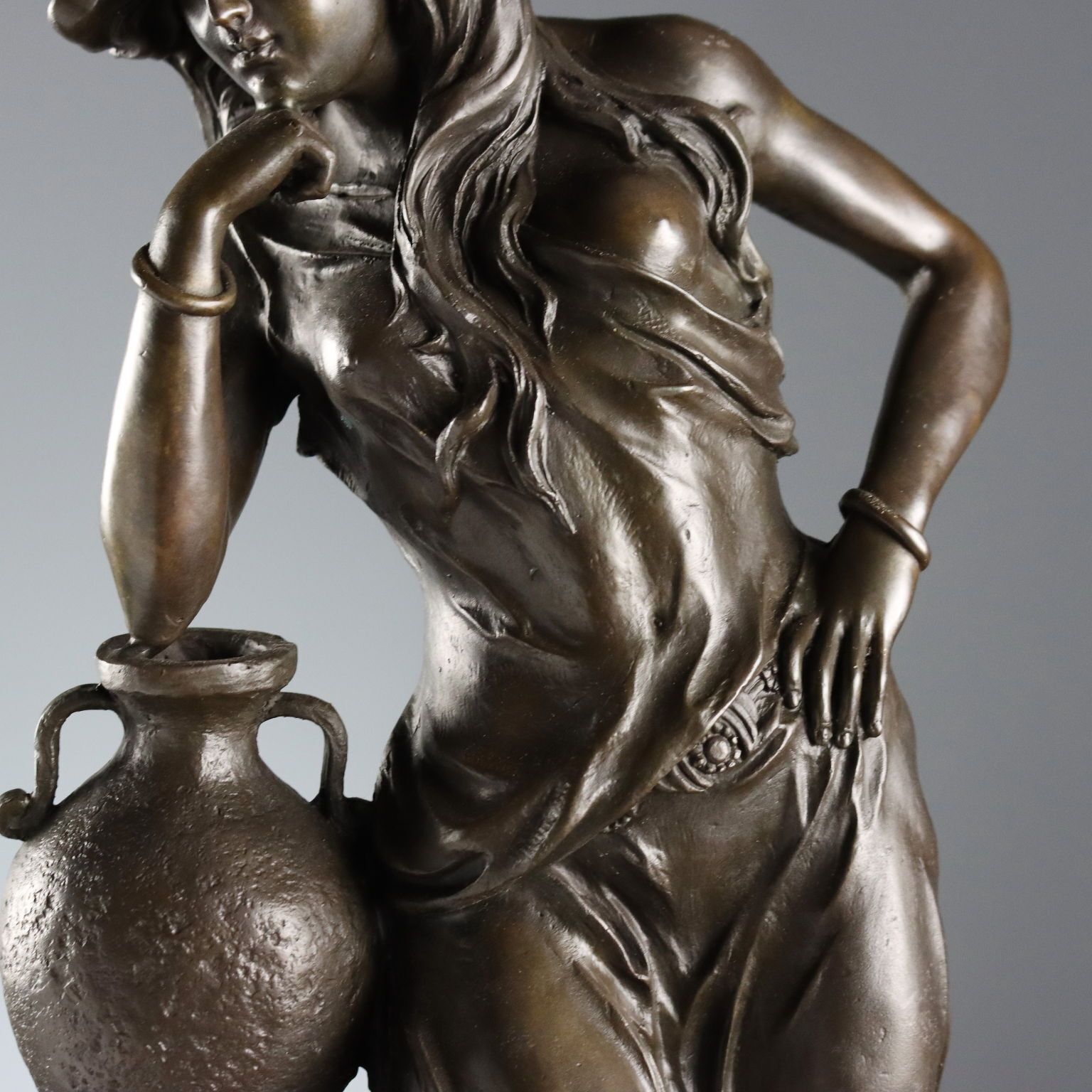 Figure féminine d'époque en bronze, d'après le modèle de E. Picault, années 1900 photo Décoration