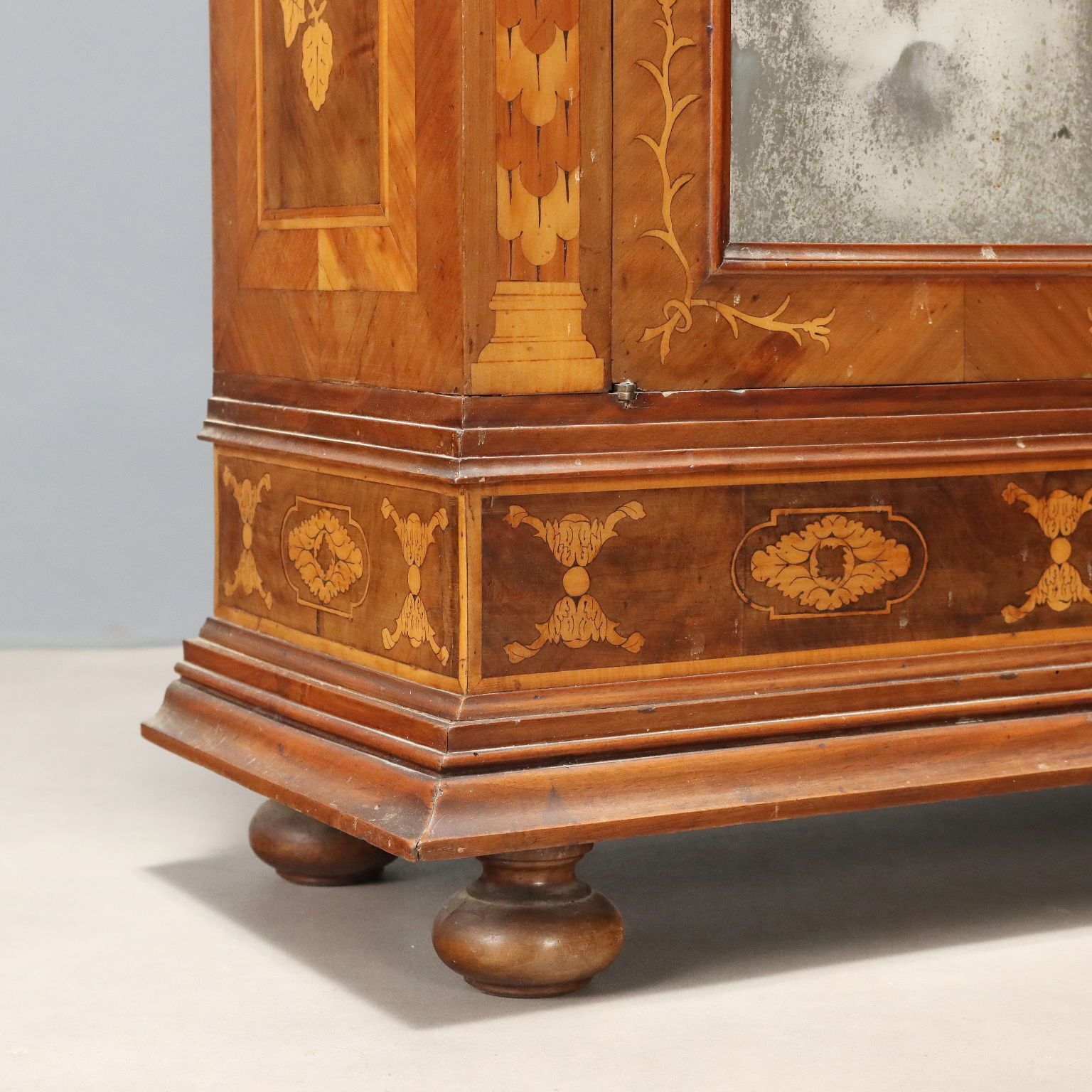 photo furniture Armoire d'époque en cerisier et érable, Italie, XIXe-XXe siècle