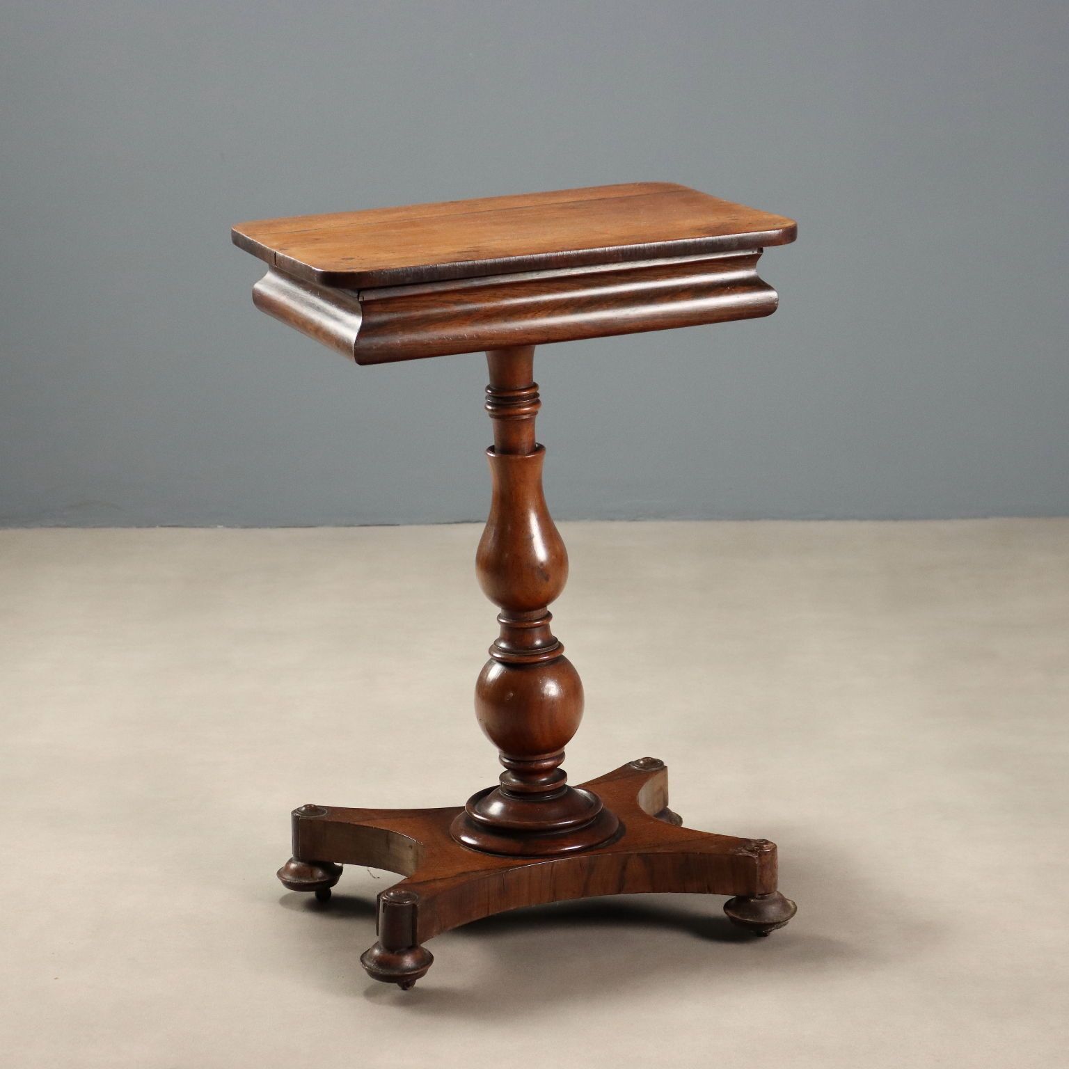 Petite table d'époque en bois avec tiroir, Italie, XIXe siècle
