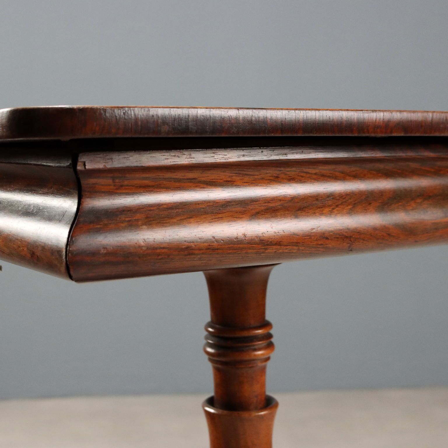 Klein antiek houten tafeltje met lade, Italië, 19e eeuw photo buy