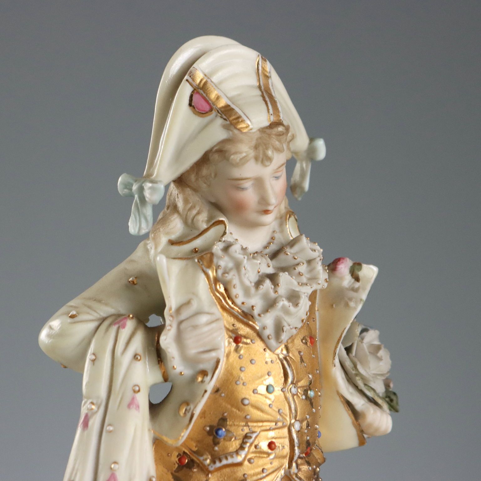 Figurine en biscuit de porcelaine d'époque, France, XIXe siècle photo for sale
