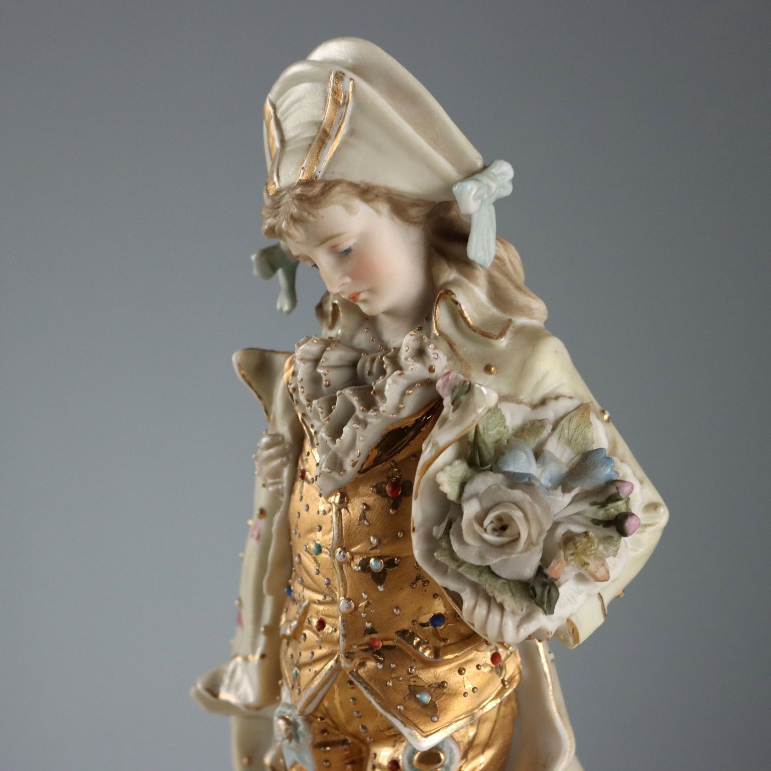 Figurine en biscuit de porcelaine d'époque, France, XIXe siècle photo vintage