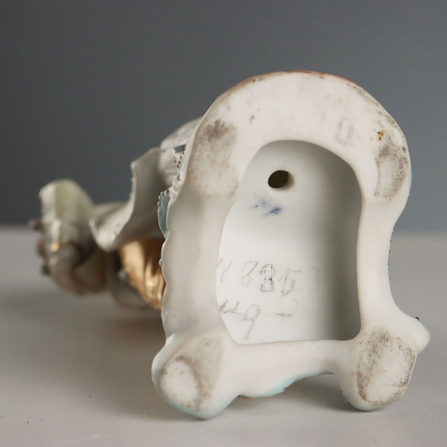 photo for sale Figurine en biscuit de porcelaine d'époque, France, XIXe siècle