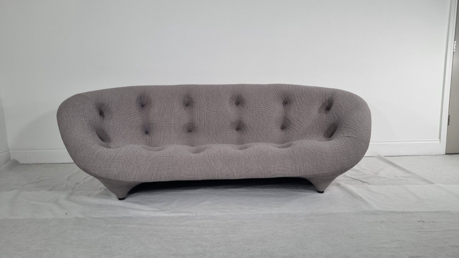 photo vinterior A Stunning Pair Of Ligne Roset Ploum Sofas In Appa Ulster Grey In Excellent Cond