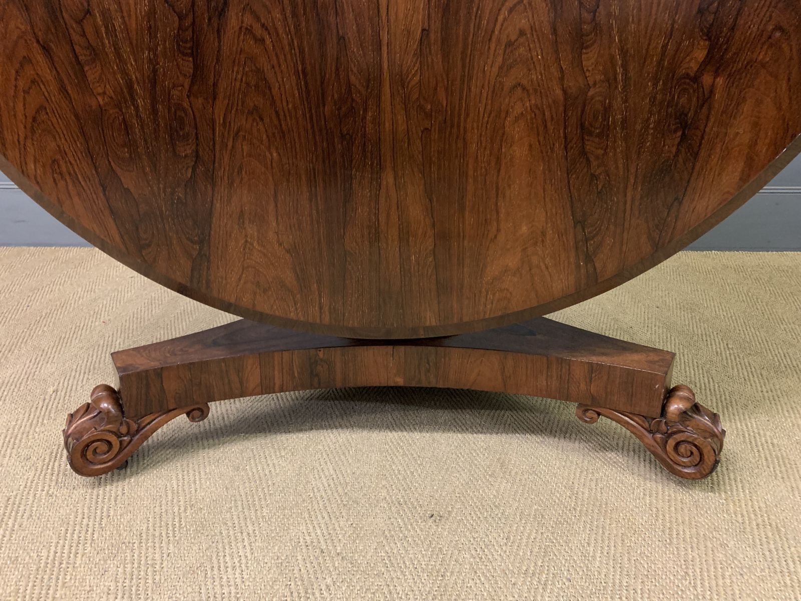 photo vinterior William IV Rosewood Loo Table