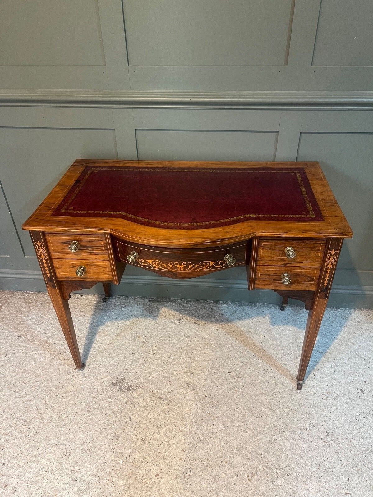 photo vintage Antique Desk /Writing Desk Red Leather Top Inlaid Rosewood Mid 1800’s