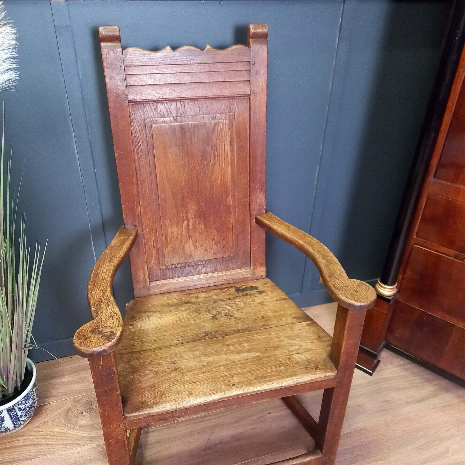 Wainscott Chair, 1700s photo vintage
