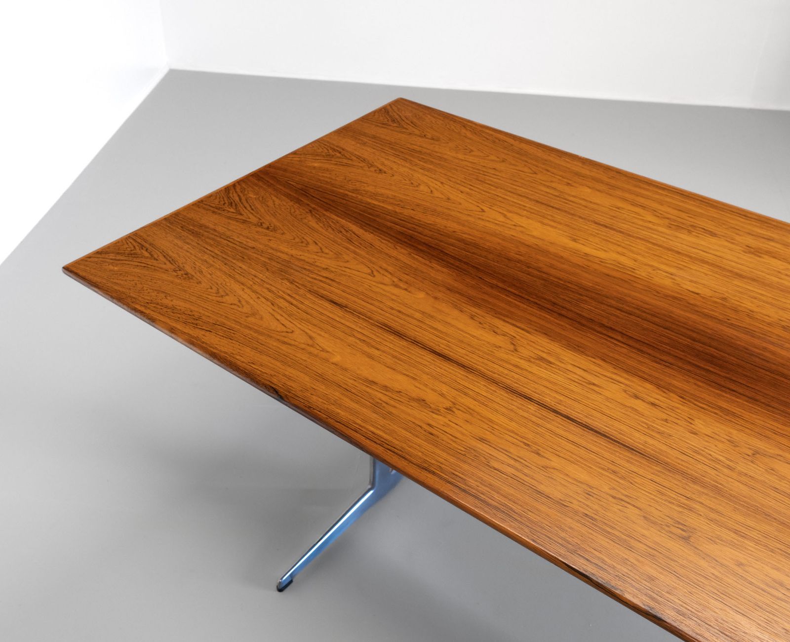 Arne Jacobsen For Fritz Hansen Rosewood And Aluminium Shaker Dining Table 1960s photo 5950.0