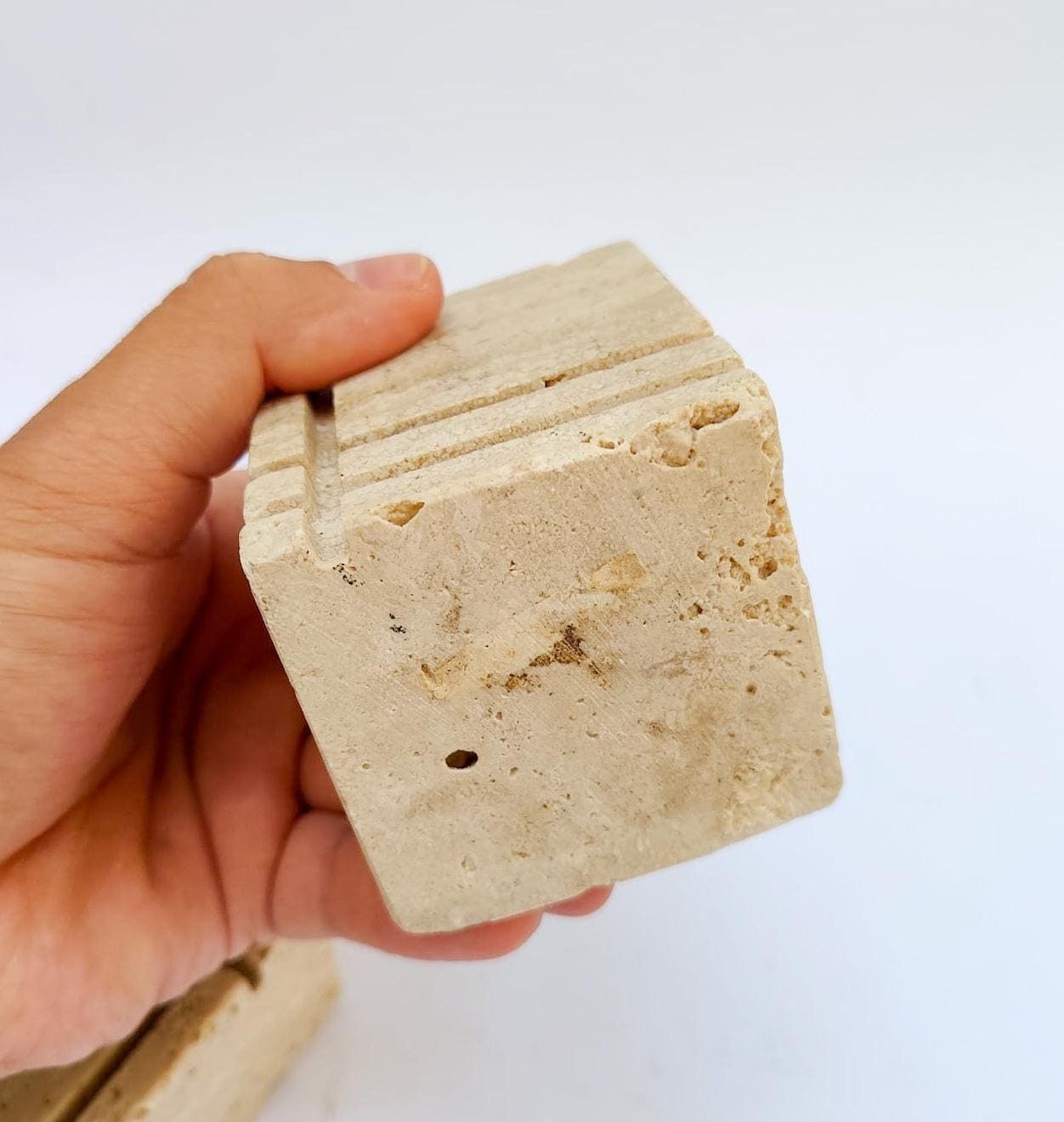 Nestore Cerri Vintage Space Age Design Travertine Marmeren Aansteker en Asbak, ca. jaren 1970. photo vintage