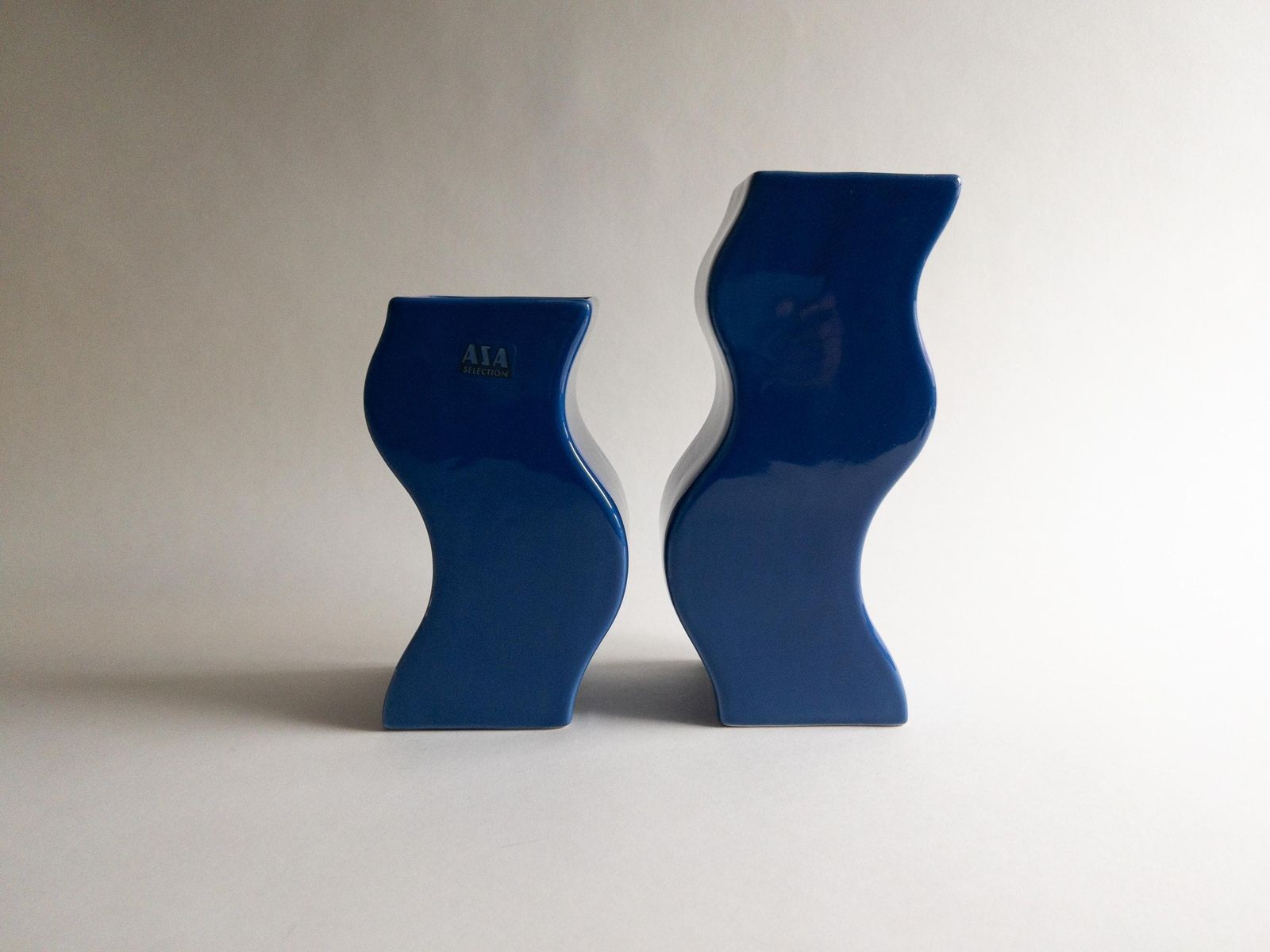 photo vintage Asa Selection Blue Wavy Vases, Duits postmodern keramiek, set van twee