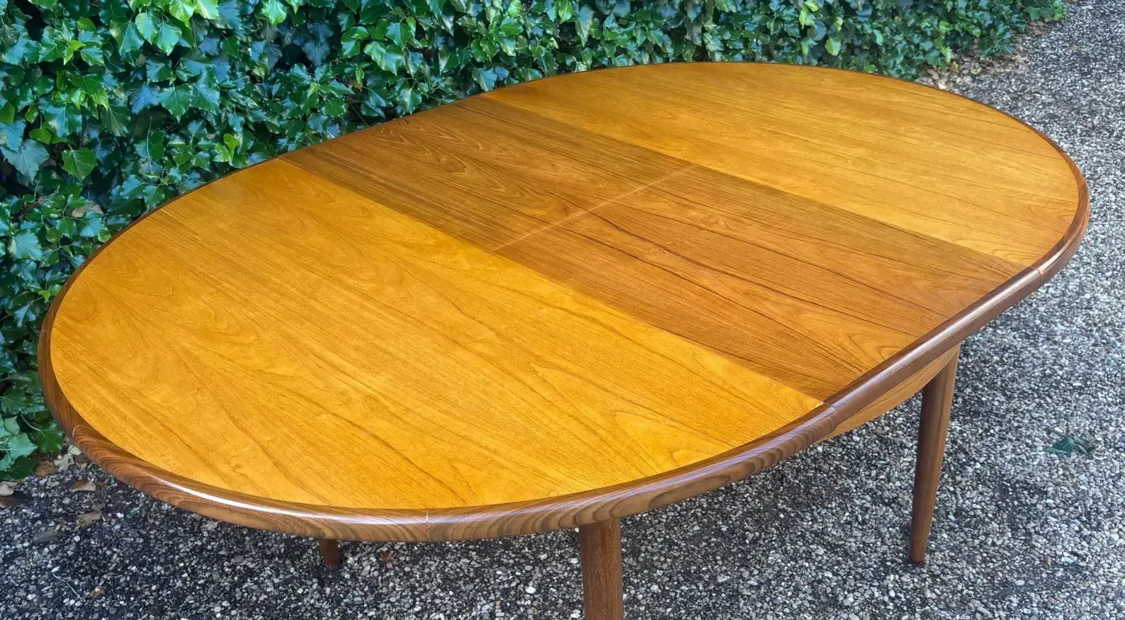 600.0 G Plan Mid Century Circular Extendable Dining Table photo