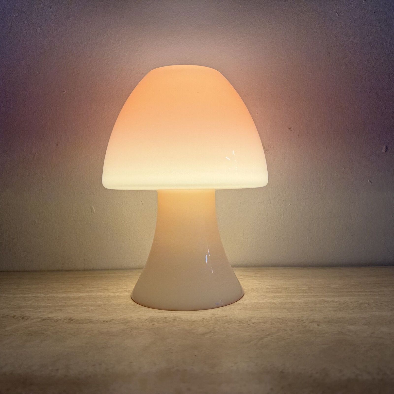 Peil & Putzer roze glazen paddenstoellamp, jaren 1970 photo for sale