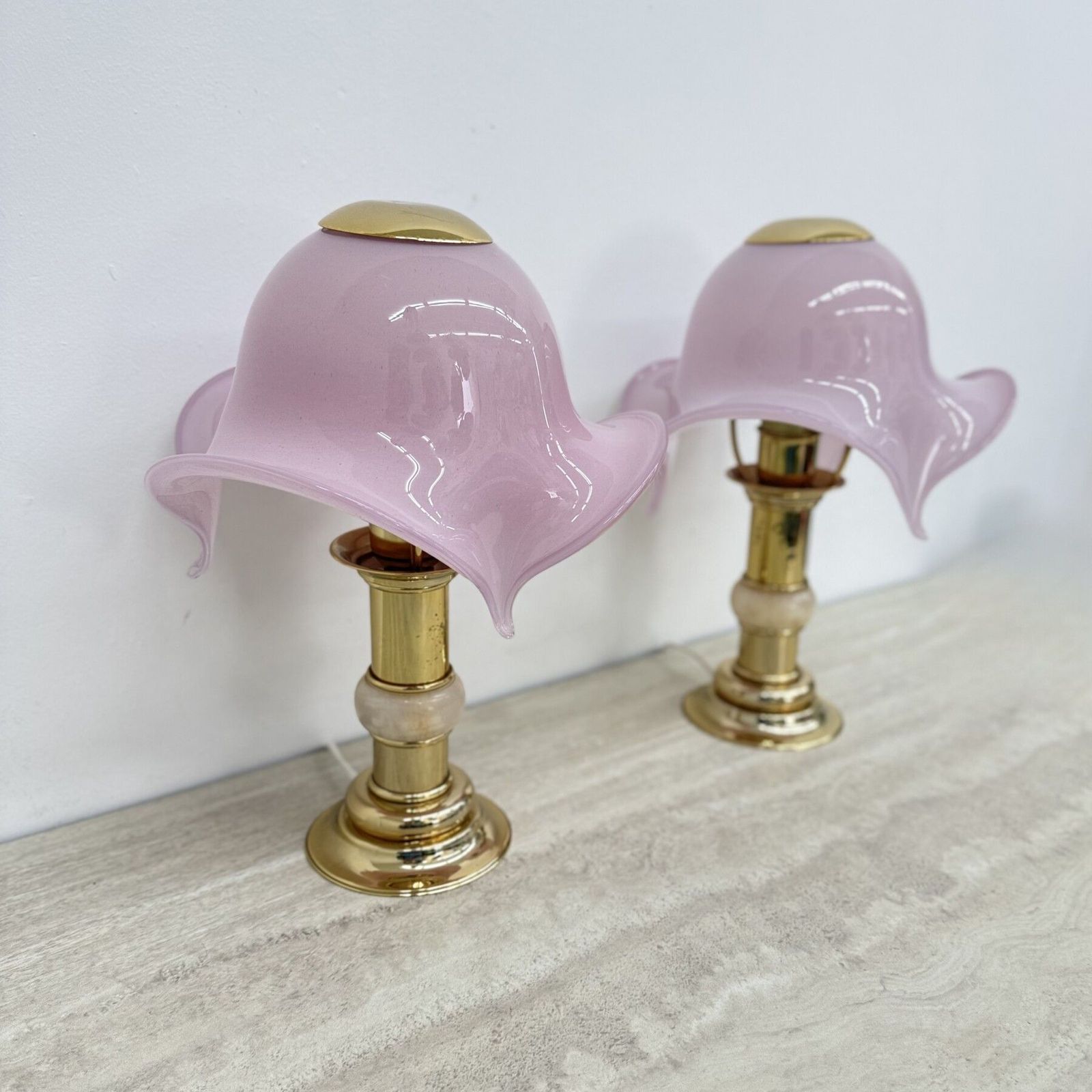 Set Van 2 Roze Murano Glazen Tafellampen Met Albast Detail, Jaren 1970 photo furniture