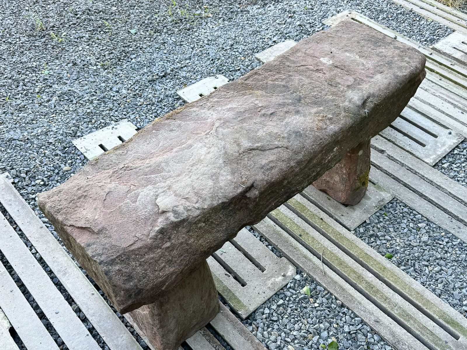 photo vintage Large Reclaimed Red Sandstone Garden Bench Seat, Circa 1860