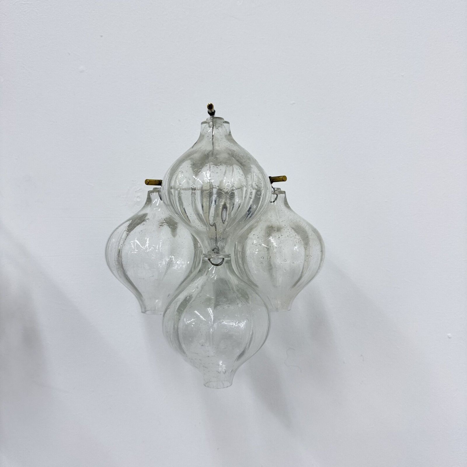 photo for sale 1 van 3 Tulipan glazen wandlamp van Kalmar, Oostenrijk, jaren 1960