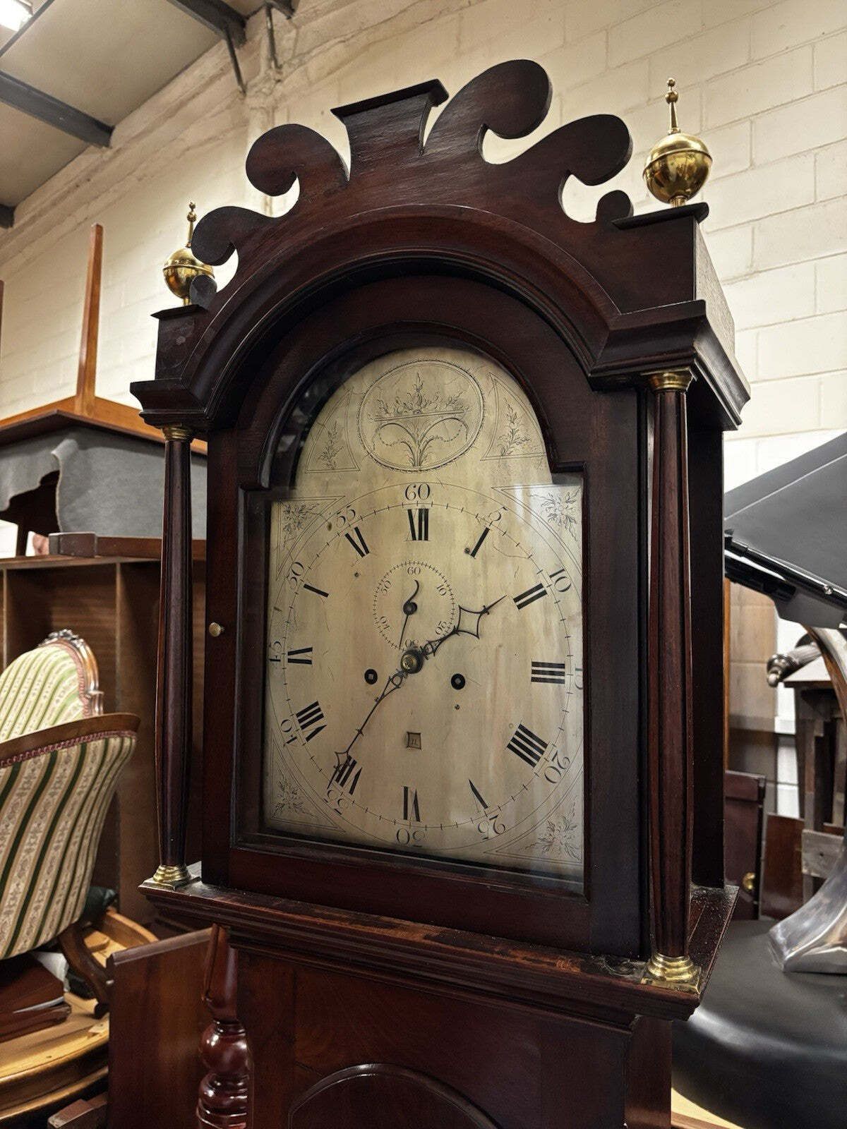photo vinterior Georgian Mahogany Longcase Clock, Silvered Dial. 8 Day