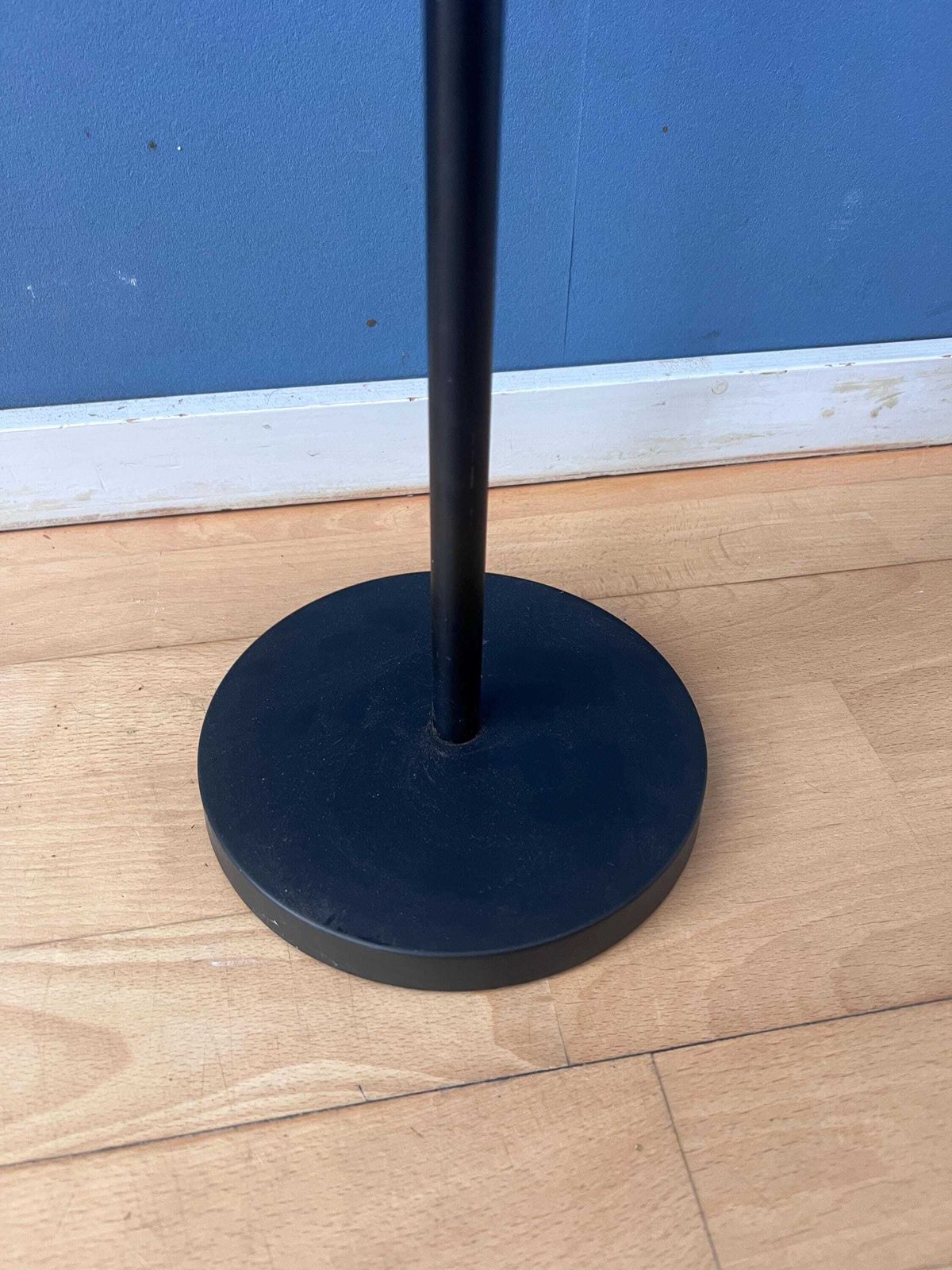 Verlichting Vintage Zwarte Metalen Anvia Vloerlamp photo