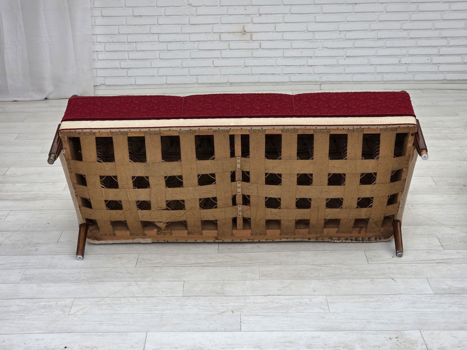 photo vintage 1950s, Danish 3 Seater Sofa, Original Red/Beige Furniture Wool.