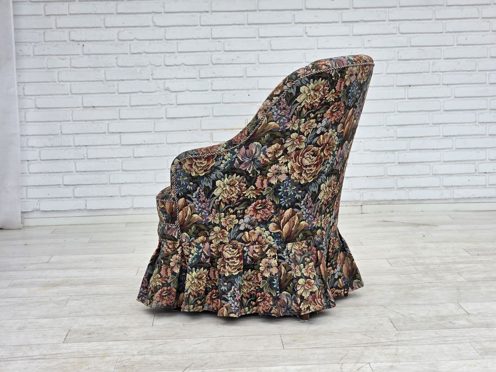 750.0 Jaren 1960, Deense Cocktail Lounge Fauteuil, Jacquardstof Meubelstoffering. photo