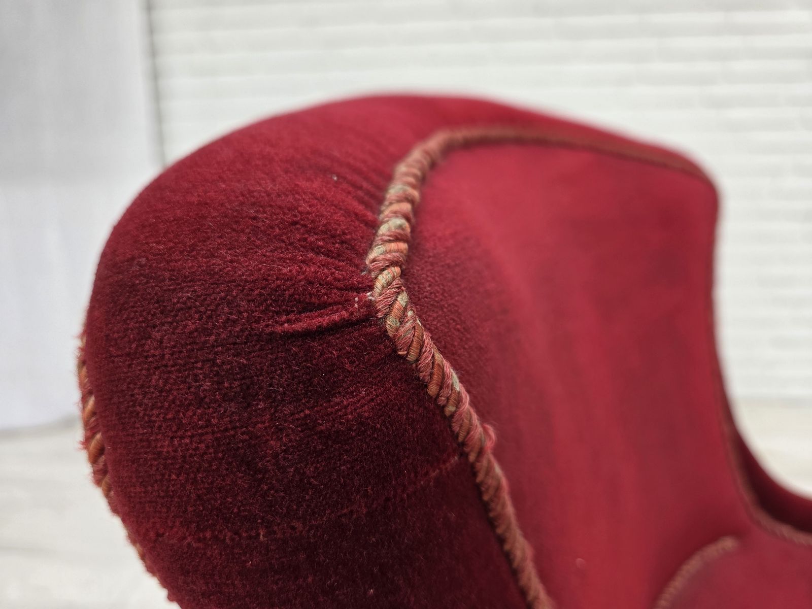 Jaren 1950, Deense Cocktail Lounge Fauteuil, Kersrood Meubelvelours. photo buy