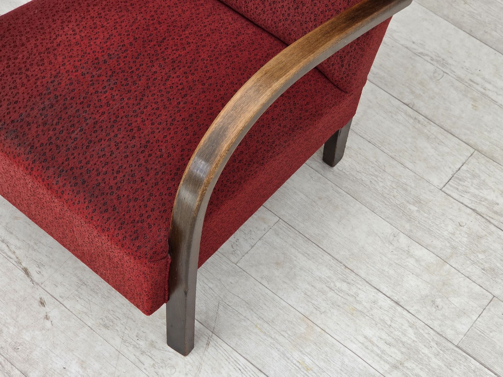 Ca. jaren 1950, Deense art deco fauteuil, rode meubelwol, beukenhout. photo buy