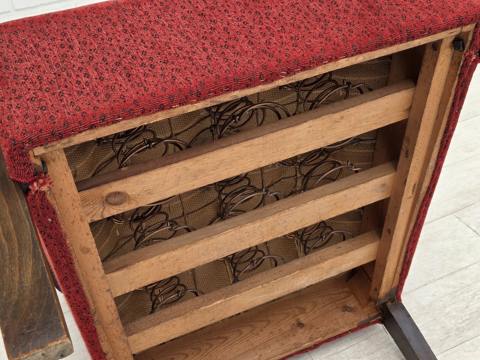 photo vintage 1950s, Danish Art Deco Armchair, Original Red Furniture Wool, Beech Wood.