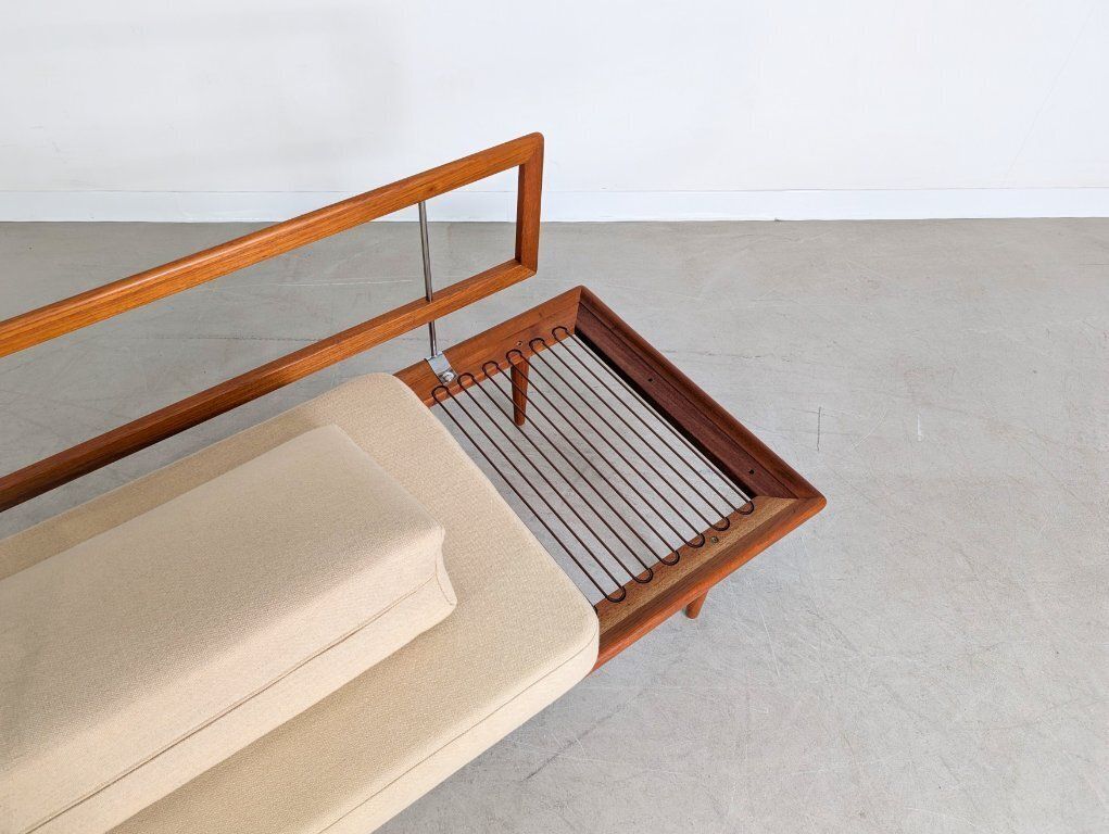 photo furniture Peter Hvidt & Orla Mølgaard Nielsen Daybed Sofa France & Søn Sofa