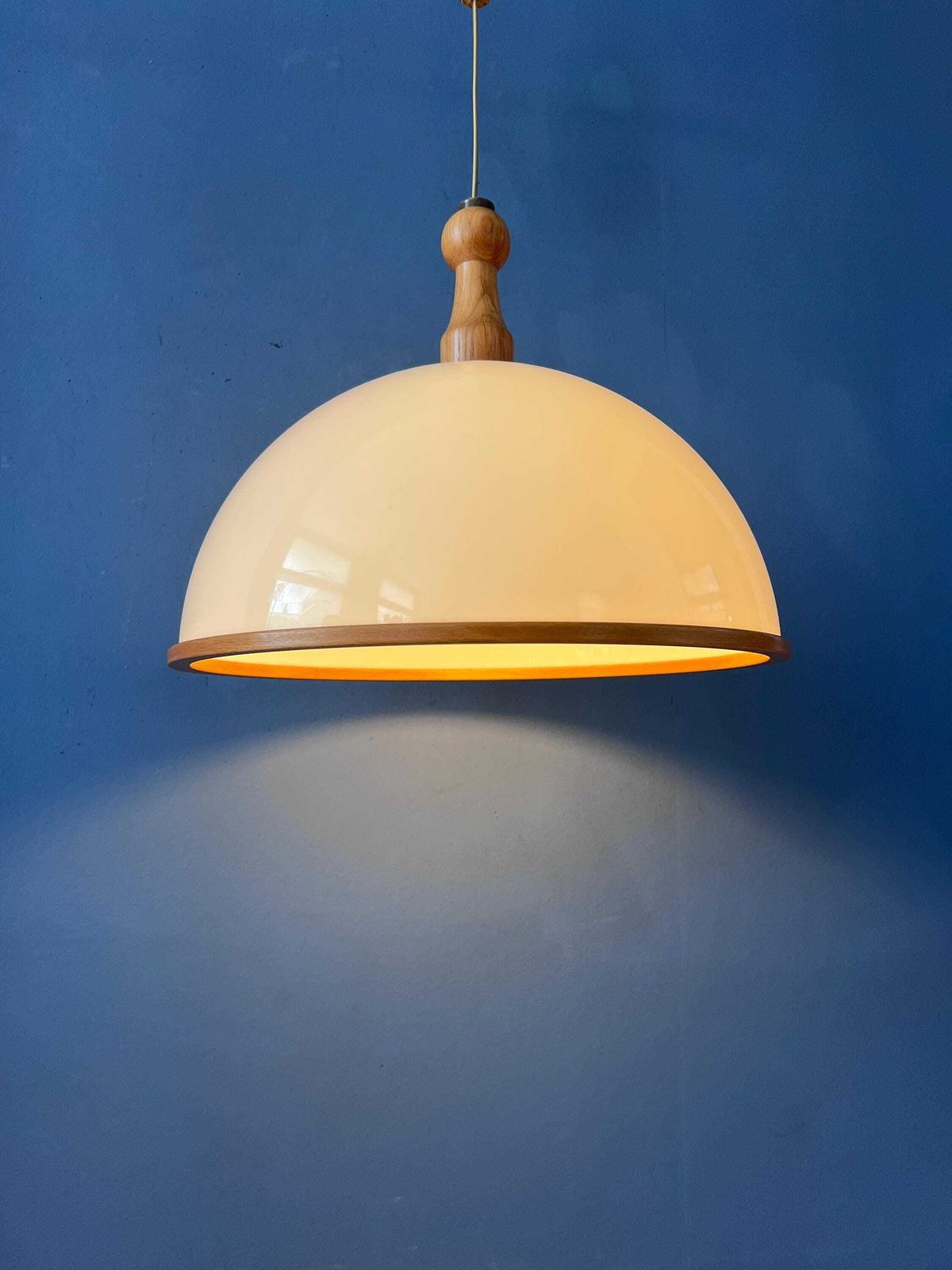 Vintage Witte Houten Steinhauer Hanglamp, Plexiglas Pendellamp photo for sale