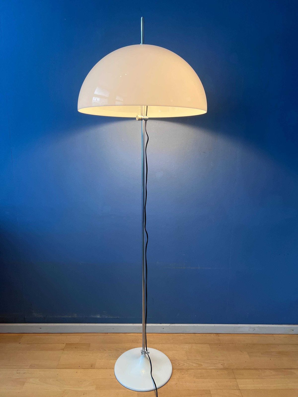 Vintage Gepo Space Age Mushroom Vloerlamp, Witte Acrylglazen Kap photo furniture