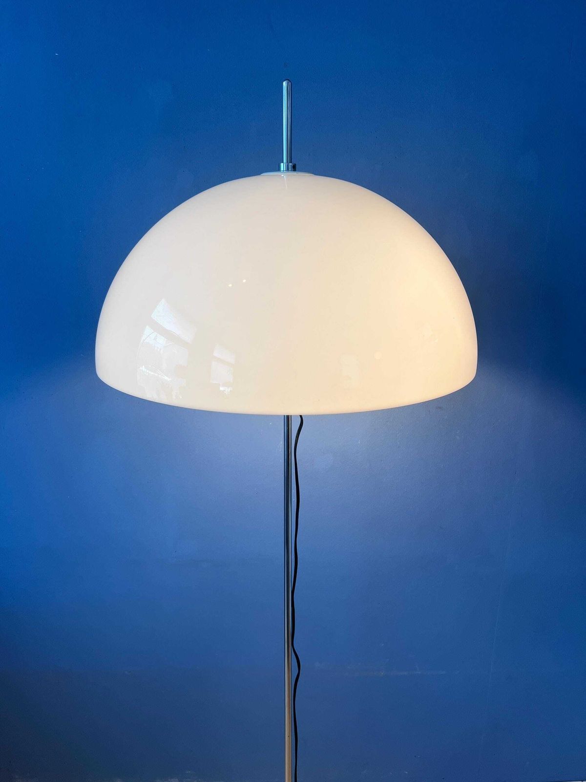 Vintage Gepo Space Age Mushroom Vloerlamp, Witte Acrylglazen Kap photo 880.0